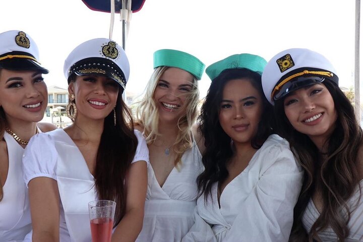 Gold Coast Private Skippered Limo on the Water Canal Cruise - Image 5