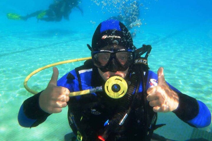 Private 3 Hour Glass Bottom Boat Trip and Snorkeling in Hurghada - Image 4
