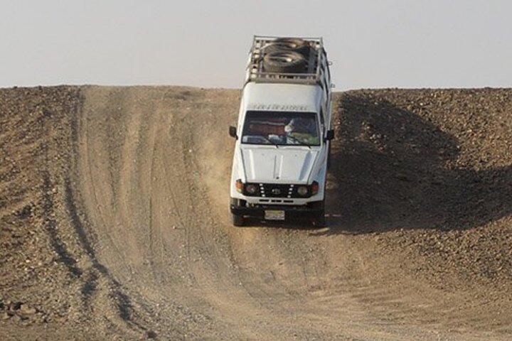 Super Desert Safari Tour from Hurghada by 4x4 Jeep - Image 3