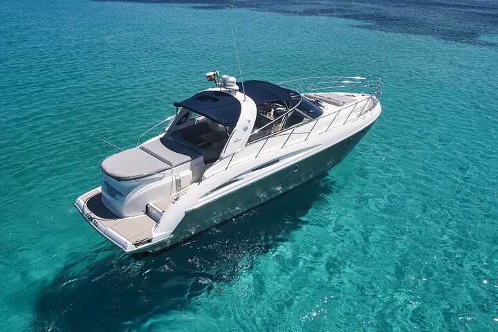 Enjoy an unforgettable experience with the Elegant CRANCHI 47 - Image 2