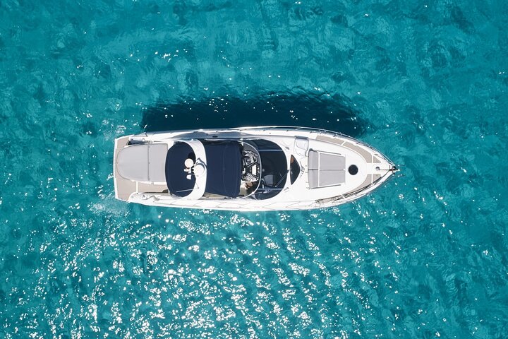 Enjoy an unforgettable experience with the Elegant CRANCHI 47 - Image 5