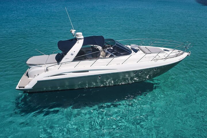 Enjoy an unforgettable experience with the Elegant CRANCHI 47 - Image 3