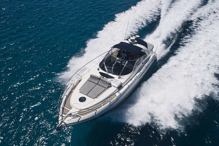 Enjoy an unforgettable experience with the Elegant CRANCHI 47 - Image 1