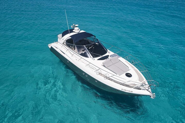 Enjoy an unforgettable experience with the Elegant CRANCHI 47 - Image 4