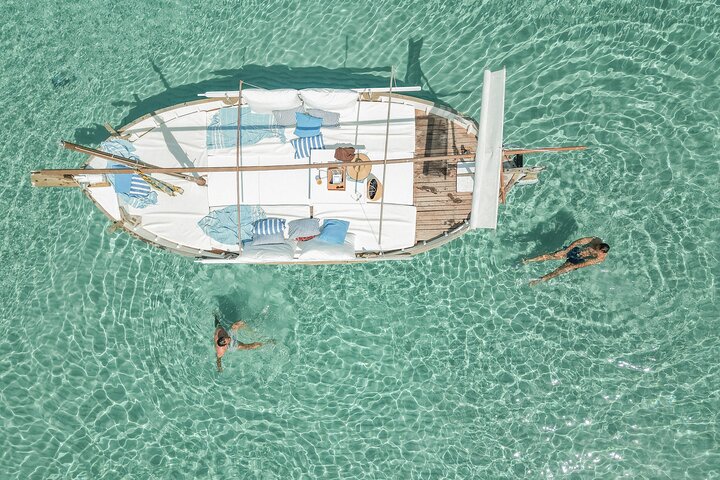 Private 2-Hour Sunset Tour of Cala Conta with Cava - Image 2