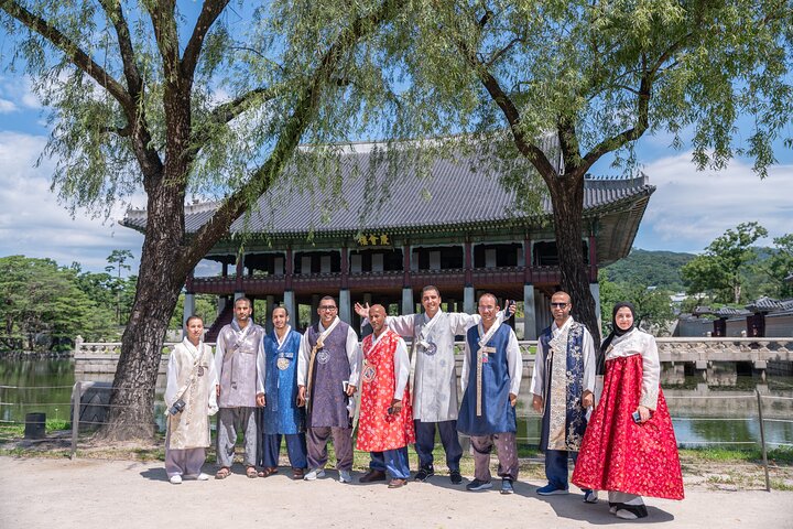 Customized Seoul City Tour With a Specialist(Photographer option) - Image 1