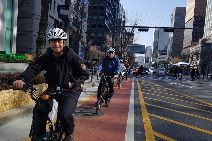 Market Food Tour & Evening E-bike Ride in Seoul - Image 3