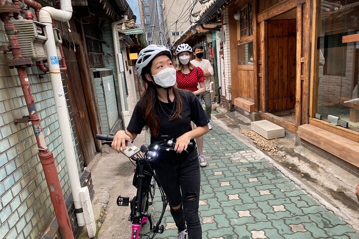 Market Food Tour & Evening E-bike Ride in Seoul - Image 5
