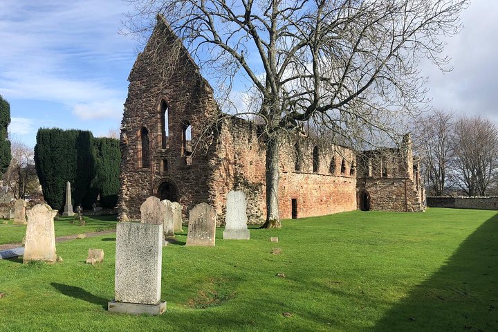 Legendary Loch Ness and Urquhart Castle Tour - Image 4