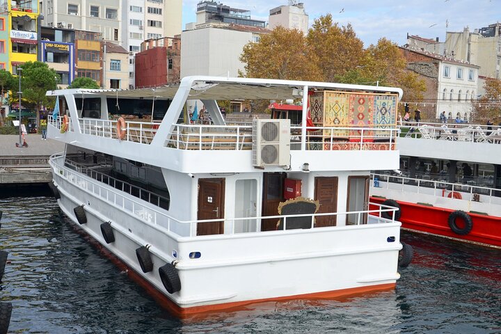 2-Hours The Sultan of The Bosphorus Tour - Image 3