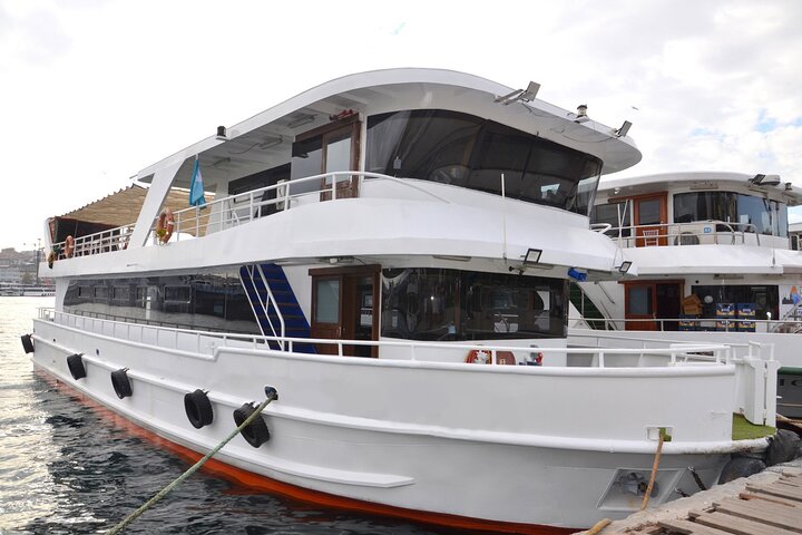 2-Hours The Sultan of The Bosphorus Tour - Image 2