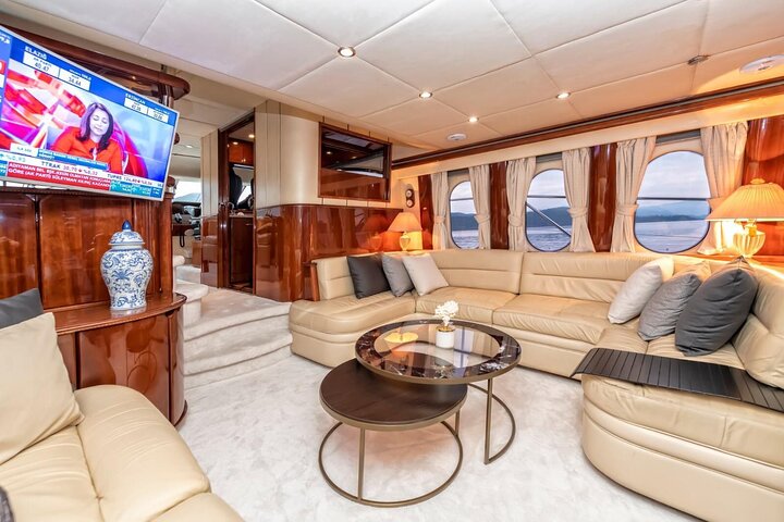 24-Hour in Luxury Yacht in Istanbul with Room - Image 5