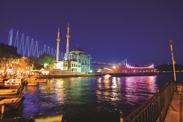 All Inclusive Moonlight Dinner Cruise on The Bosphorus - Image 4