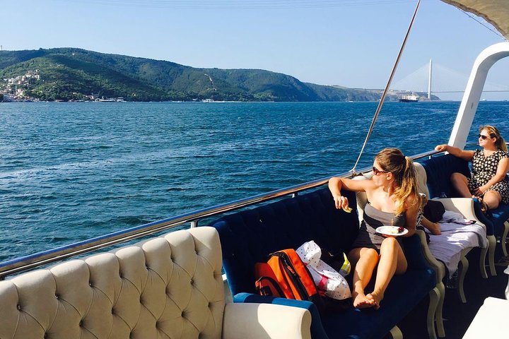 Bosphorus and Black Sea Half-Day Cruise from Istanbul Included Guide and Lunch - Image 3