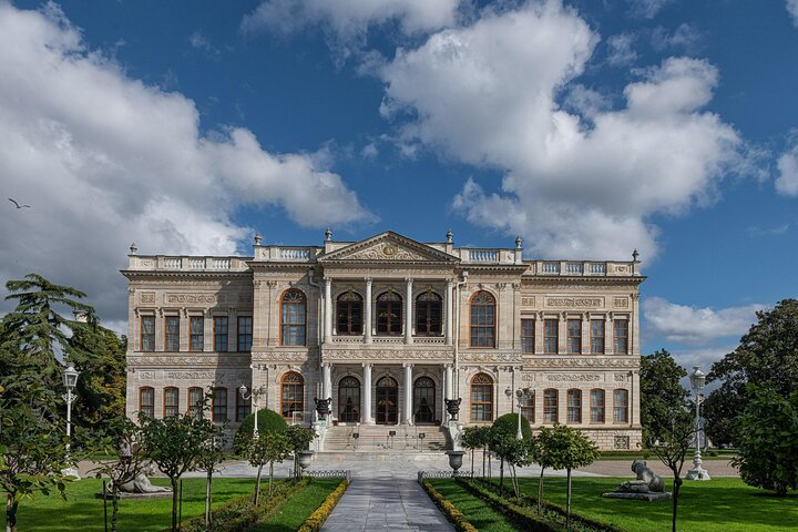 Dolmabahce Palace Tour and Bosphorus Yacht Cruise - Image 1