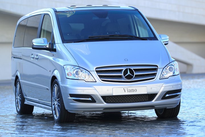 Full-Day City Tour with Private Tour Guide and Red Carpet Treatment with Luxury Minibus - Image 2