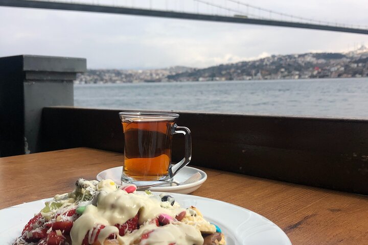 Full Day Istanbul Bosphorus Cruise and Dolmabahce Palace Tour  - Image 4