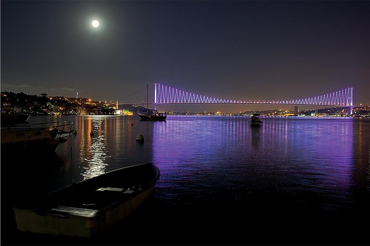 Glamorous Bosphorus (3 Hours Istanbul Dinner Cruise - Stage Front Private Table) - Image 2