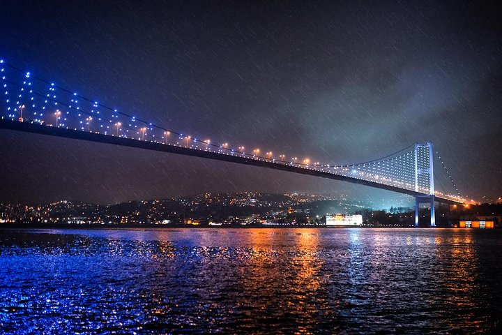 Glamorous Bosphorus (3 Hours Istanbul Dinner Cruise - Stage Front Private Table) - Image 3