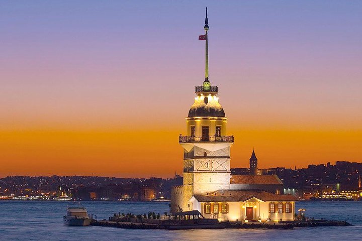 Glamorous Bosphorus (3 Hours Istanbul Dinner Cruise - Stage Front Private Table) - Image 4