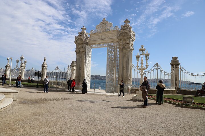 Half Day Dolmabahce Palace Tour in Istanbul - Image 5