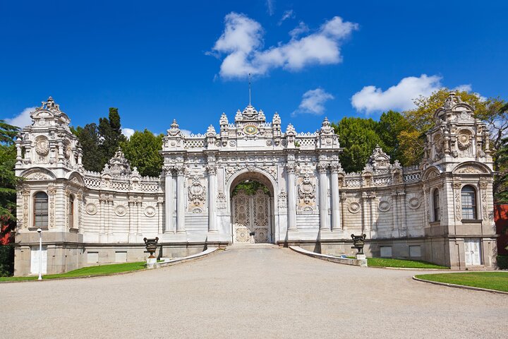Half Day Dolmabahce Palace Tour in Istanbul - Image 1