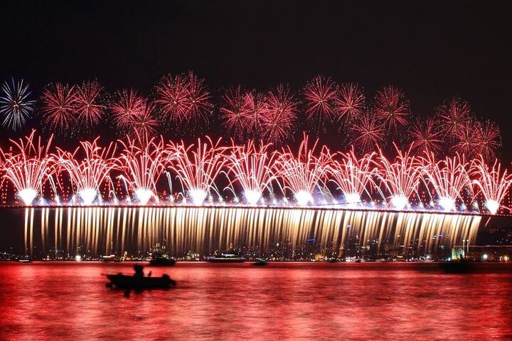 Istanbul Bosphorus New Year's Eve Dinner Cruise Party in Istanbul 2024 - Image 3