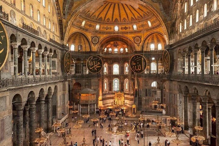 Istanbul Classics with Hagia Sophia, Blue Mosque, Topkapı Palace & Grand Bazaar - Image 2