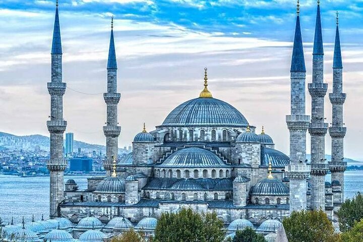 Istanbul Classics with Hagia Sophia, Blue Mosque, Topkapı Palace & Grand Bazaar - Image 1