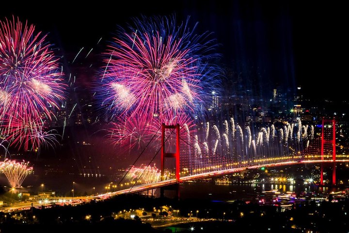 Istanbul New Year Party on The Bosphorus 2024 - Image 3