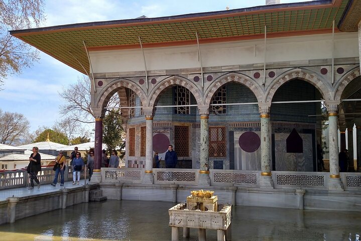 Istanbul: Private Tour Topkapi Palace and Harem - Image 4