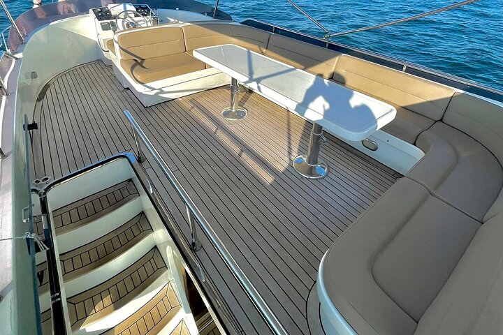 Istanbul: Sunset or Daytime Yacht Tour with AudioGuide & Snacks - Image 5