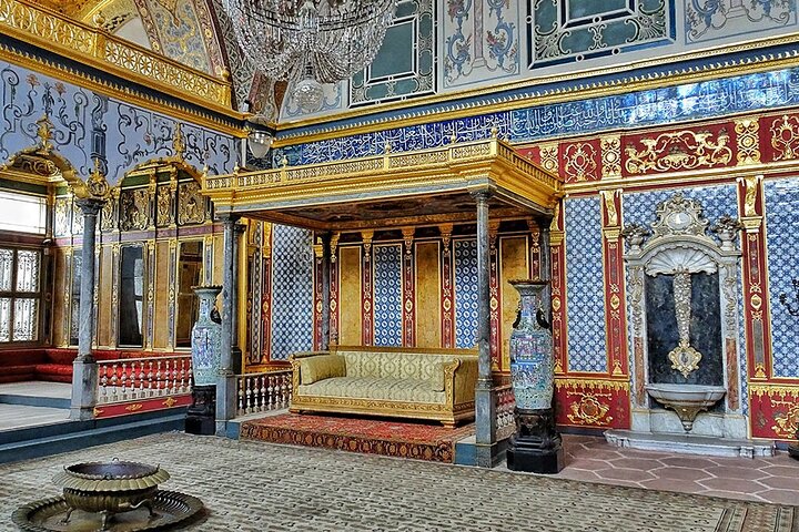Istanbul Topkapi Palace Guided Tour - Image 1