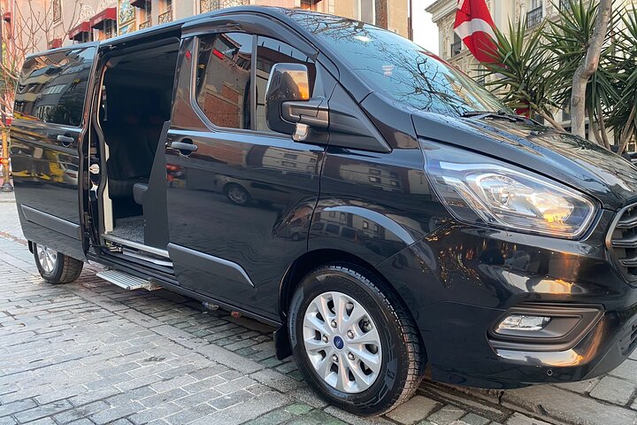 Private chauffeured car rental in Istanbul - Image 1