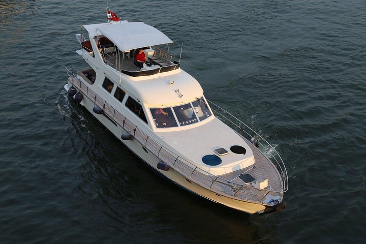 Private Cruise trough Bosphorus Istanbul - Image 1