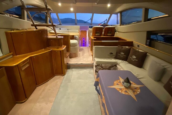 Private Cruise with 17m Yacht in Bosphorus Istanbul - Image 4