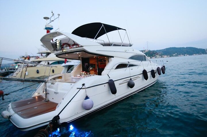Private Cruise with 17m Yacht in Bosphorus Istanbul - Image 2