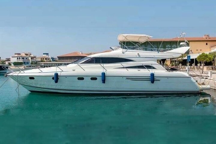 Private Cruise with 17m Yacht in Bosphorus Istanbul - Image 1