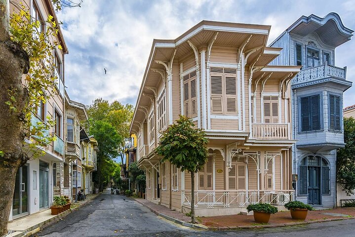 Private Guided Istanbul Princes Islands and Grand Bazaar Tour - Image 2