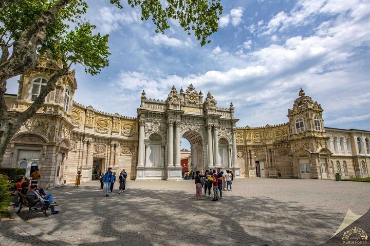 Private Tour for Dolmabahce Palace & Asian Side & Food Markets - Image 1