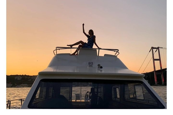 Sunset Cruise on Luxury Yacht in Istanbul Bosphorus  - Image 2
