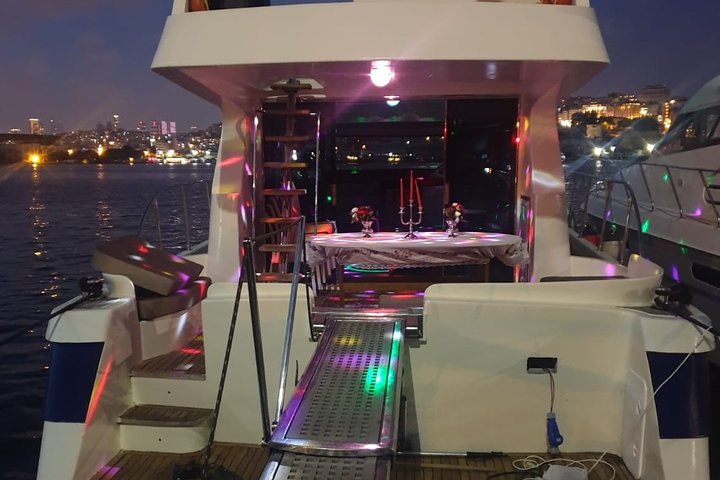Sunset Cruise on Luxury Yacht in Istanbul Bosphorus  - Image 3