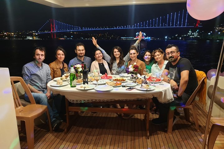 Sunset Cruise on Luxury Yacht in Istanbul Bosphorus  - Image 4
