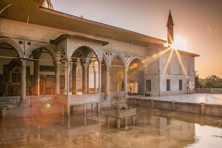 Topkapi Palace and Harem guided tour with skip-the-line tickets - Image 4