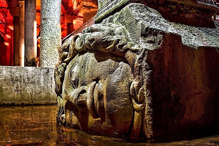 Topkapi Palace & Harem, Basilica Cistern, the Grand Bazaar Tour - Image 5