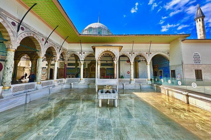 Topkapi Palace & Harem, Basilica Cistern, the Grand Bazaar Tour - Image 4