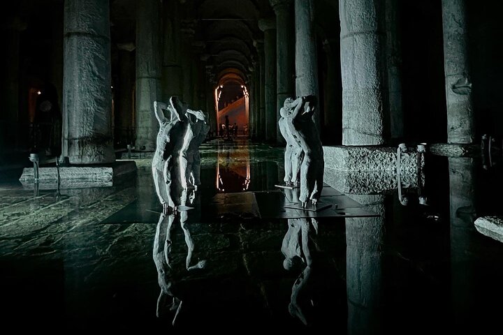 Topkapi Palace & Harem, Basilica Cistern, the Grand Bazaar Tour - Image 3