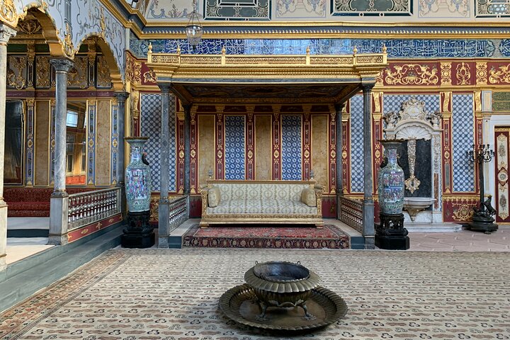 Topkapi Palace & Harem, Basilica Cistern, the Grand Bazaar Tour - Image 1