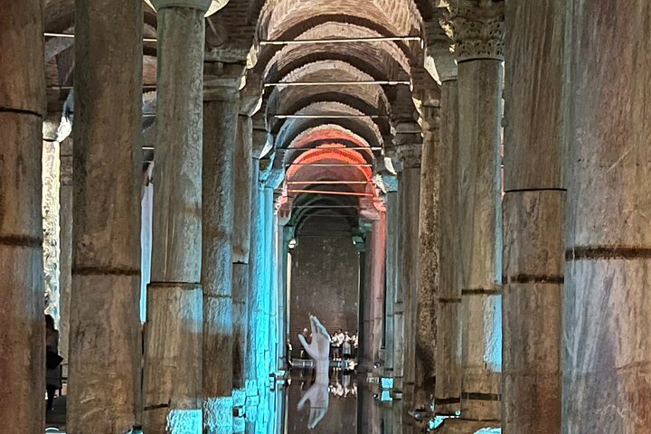 Topkapi Palace & Harem, Basilica Cistern, the Grand Bazaar Tour - Image 2