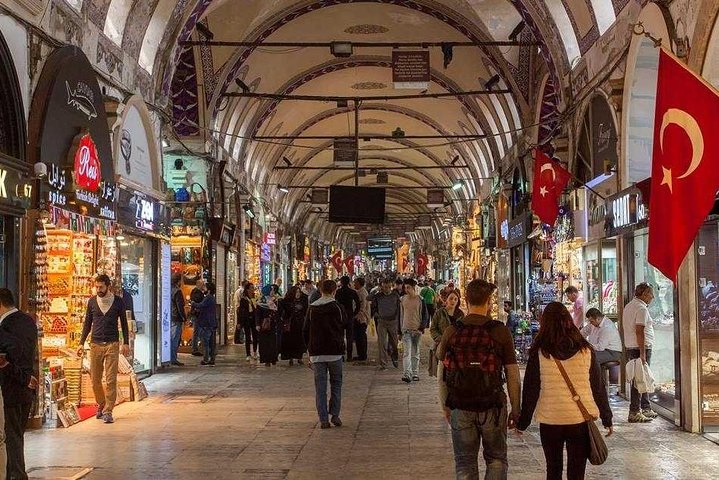 Visit 2 Continents on a Bosphorus Cruise Full-Day Istanbul Tour with Lunch - Image 4